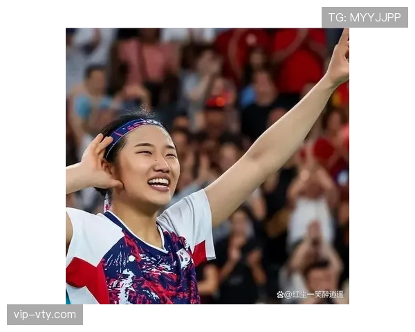 安洗莹随手一笑像隔壁女孩，肩上那个包把我瞬间降级成穷人